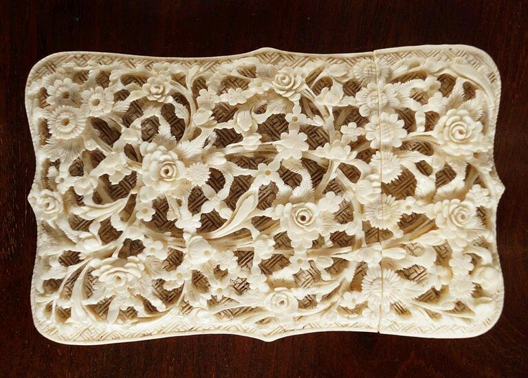 CHINESE 19TH-CENTURY IVORY CARD CASE