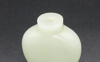CHINESE WHITE JADE SNUFF BOTTLE, QING DYNASTY