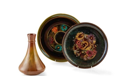CHRISTOPHER DRESSER (1834-1904) FOR LINTHORPE ART POTTERY CHARGER, CIRCA 1880