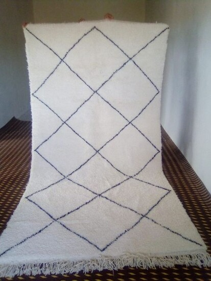 Carpet - 285 cm - 150 cm