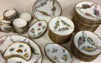 Charpentier de Brécy, Giraud Limoges, porcelaine, Partie de service de table comprenant 24 assiettes plates,...
