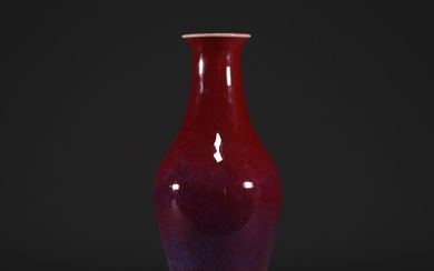 Chine - Vase en porcelaine à glaçure sang de boeuf flamé. Poids: 850 g Livraison...
