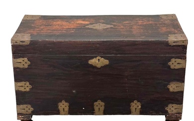 Chinese Export Lidded Storage Trunk or Chest