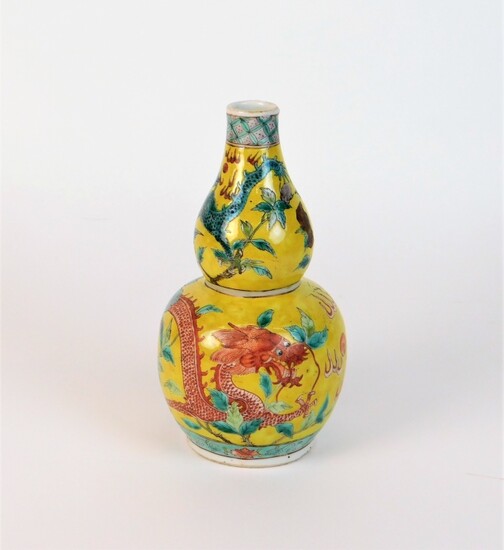 Chinese Qing Dynasty Famille Jaune Dragon Vase