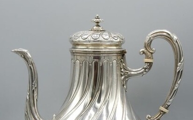 Coffee pot, A very fine silver coffee pot(1) - .950 silver - France - Late 19th century