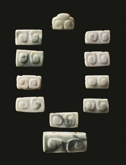 ENSEMBLE DE ONZE ÉLÉMENTS D'UN COLLIER Culture Maya, vallée de l'Ulua, Honduras Période Classique, 600-900 après J.- C.