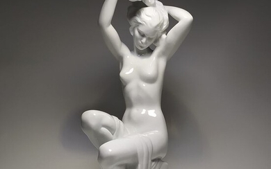 Elek Lux (1884-1941) - Herend - Art Deco "Combing Woman" (37cm)