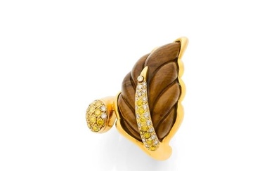Eva SEGOURA Original "Leaf" ring in 18k yellow gold (750‰) adorned with white and yellow