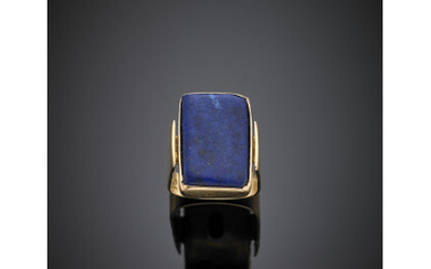 FIORNETTI Rectangular cabochon sodalite yellow gold ring, g 8.49 size 9/49.Read more