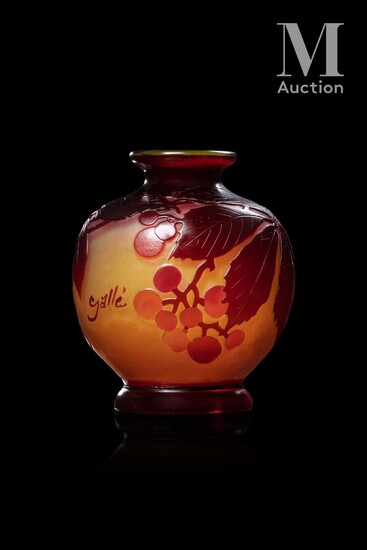GALLE - Nancy 'Sorbier" Vase en verre double... - Lot 19 - Millon