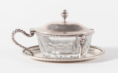 GREGGIO RINO, Padova, XX secolo. Zuccheriera in argento 800 con ciotola in cristallo. Reca punzoni:...