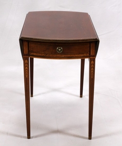 HEPPLEWHITE STYLE MAHOGANY DROP LEAF TABLE EARLY 20TH CENTURY 28 38 30