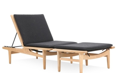 Hans J. Wegner: “GE 1”. A solid oak daybed in two sections, adjustable back with iron fittings. Loose cushions upholstered with charcoal grey wool. (2)
