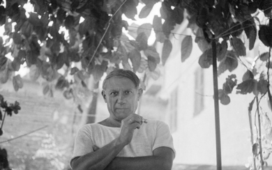 Henriette Theodora Markovitch, dite Dora MAAR 1907 - 1997 Pablo Picasso sous les arbres - Hôtel Vaste Horizon, Mougins, c. 1936-1937