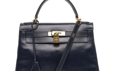Hermès - Kelly retourné 28 cm bandoulière en cuir box marine, garniture en métal plaqué or Crossbody bag