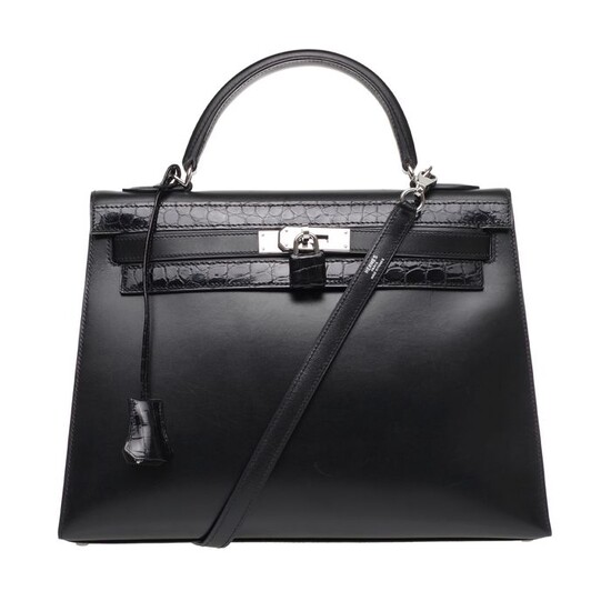 Hermès - Sublime Création "John R": Kelly 22 sellier bandoulière en Cuir box et Crocodile noir, PHW Crossbody bag