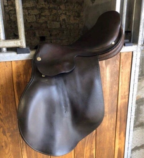 Hermès riding saddle