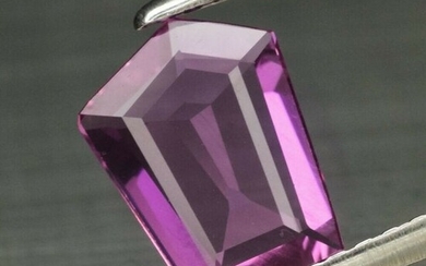IGI Cert. 0.89 ct. Purplish Pink Sapphire - MADAGASCAR