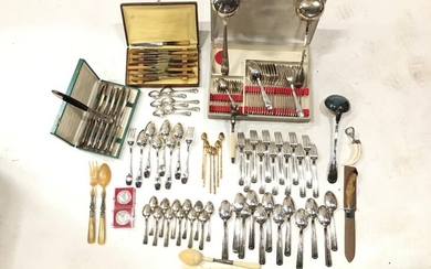 Important batch in silver plated metal: a housewife in its...