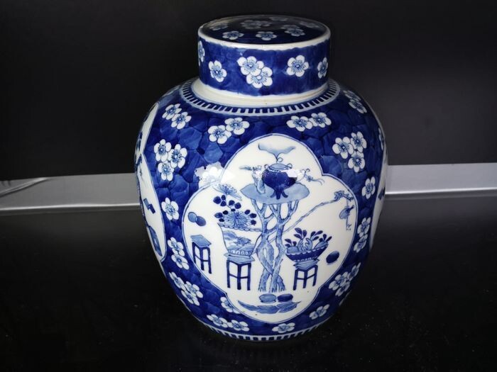 Jar (1) - Blue and white - Porcelain - Ice plum, bogu - Vier zijden, kai guang - China - 19th century
