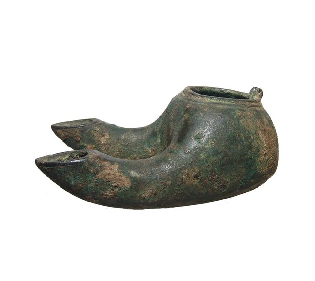 Late Roman/Byzantine bronze double nozzle oil lamp