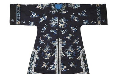 MIDNIGHT-BLUE-GROUND SILK EMBROIDERED LADY'S OVERCOAT LATE QING DYNASTY-REPUBLIC PERIOD, 19TH-20TH CENTURY