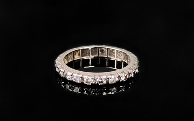 Memory ring, 750/18K white gold (tested), 2.67 g, set all around with a total of 22 small diamonds