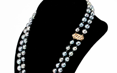 NECKLACE, 2-row, cultured baroque pearls approx 8,8-9,5 mm, clasp, 18 k gold, decor with 13 small octagonal cut diamonds.