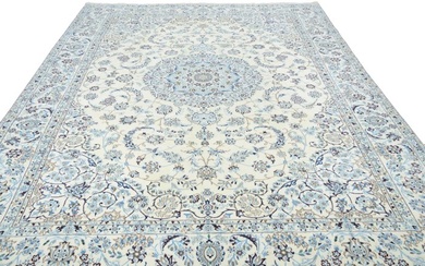 Nain - Very fine carpet with silk - 344 cm - 244 cm