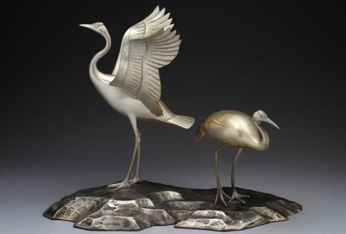 Okimono (1) - metal - A pair of pleasing sculptures of cranes - Japan - Shōwa period (1926-1989)