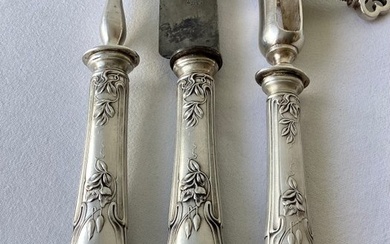 Orfèvrerie Ravinet D’Enfert , Prachtig Art Nouveau serveerbestek met weelderige florale versieringen - Cutlery set - silver plated and steel, large carving knife, carving fork and gigot holder.