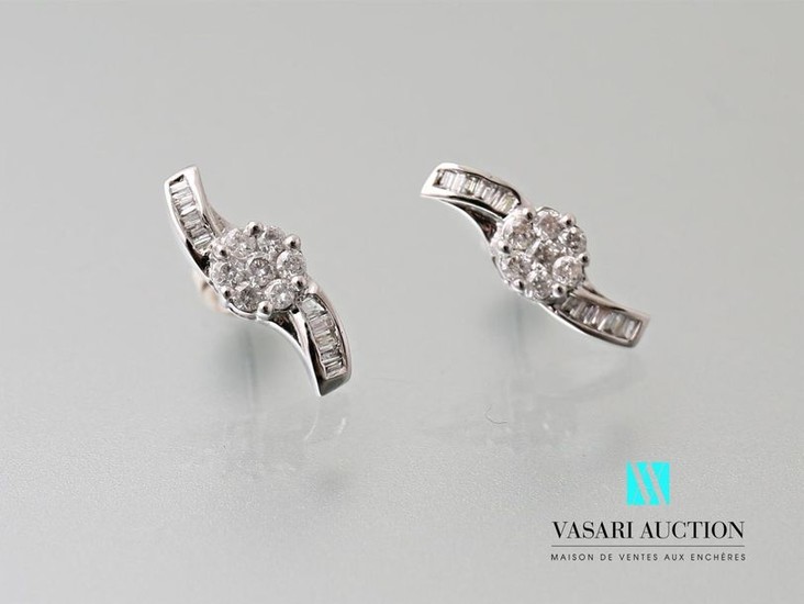 Pair of 750 thousandths white gold helix-shaped earrings...