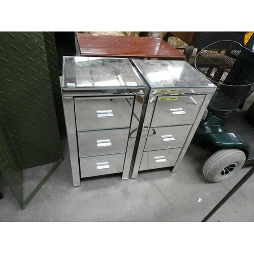Pair of contemporary 3 drawer mirrored bedside chests (60H 2...