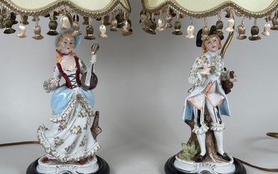 Paire de lampes à décor de sujets en porcelaine polychrome figurant un couple de musiciens....