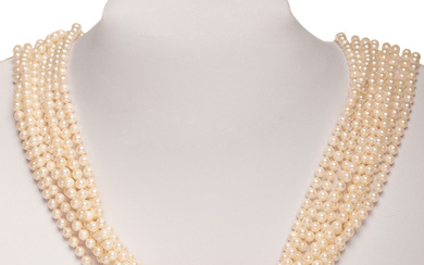 Pearl necklace with brooch in yellow gold, diamonds and sapphire.