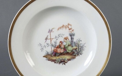 Plate with chinoiserie Meissen, 1860-1924, porcelain, the flag with golden rim, in the mirror made of polychrome moufflon paint depicting two Asians in a park-like environment, suspension device at the back, underglazed blue sword mark at the bottom...