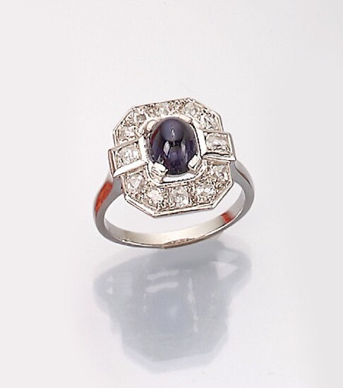 Platinum Art-Deco ring with sapphire and diamonds, approx....