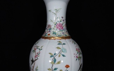Qing Dynasty Qianlong pastel gold flower and bird pattern vase
