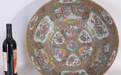 Qing, Large Chinese Rose Medallion Porcelain Bowl