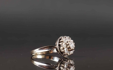 RING Daisy ring in white gold and diamonds with a...