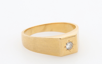 RING, gold 18k, with white stone, weight 9,37 g.