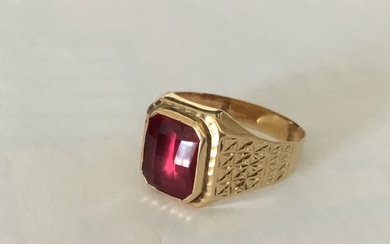 Ring - 14 kt. Yellow gold Spinel