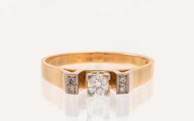 Ring in 18K white and red gold with round brilliant-cut and single-cut diamonds by G. Dahlgren & Co Malmö, 1967