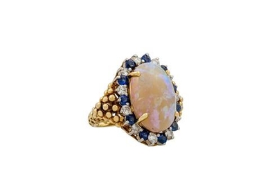 Ring mit weißem Opal, Saphiren, Brillanten