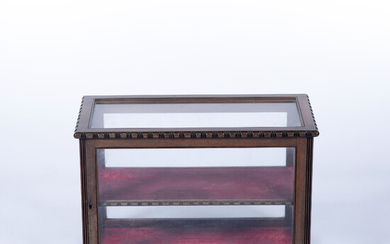 Rosewood tabletop case/collector's cabinet