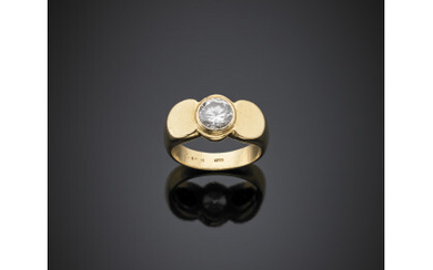 Round colourless stone yellow gold ring, g 9.60 size 14/54.Read more