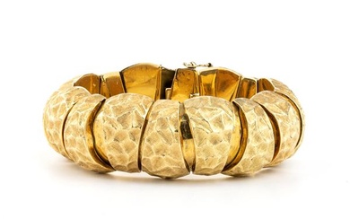 Semi-rigid gold bracelet