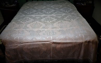 Silk embroidered quilt