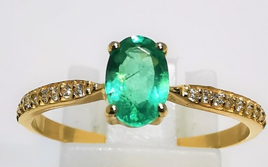 Sin Precio de Reserva - 14 kt. Yellow gold - Ring - 0.33 ct Emerald - Diamonds