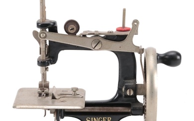 Singer Cast Iron Sewhandy Model 20 Miniature Toy Sewing Machine, 1917-1926
